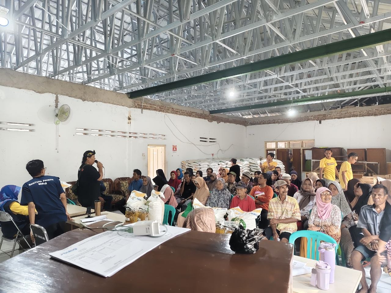 PENYALURAN BANTUAN PANGAN DESA...