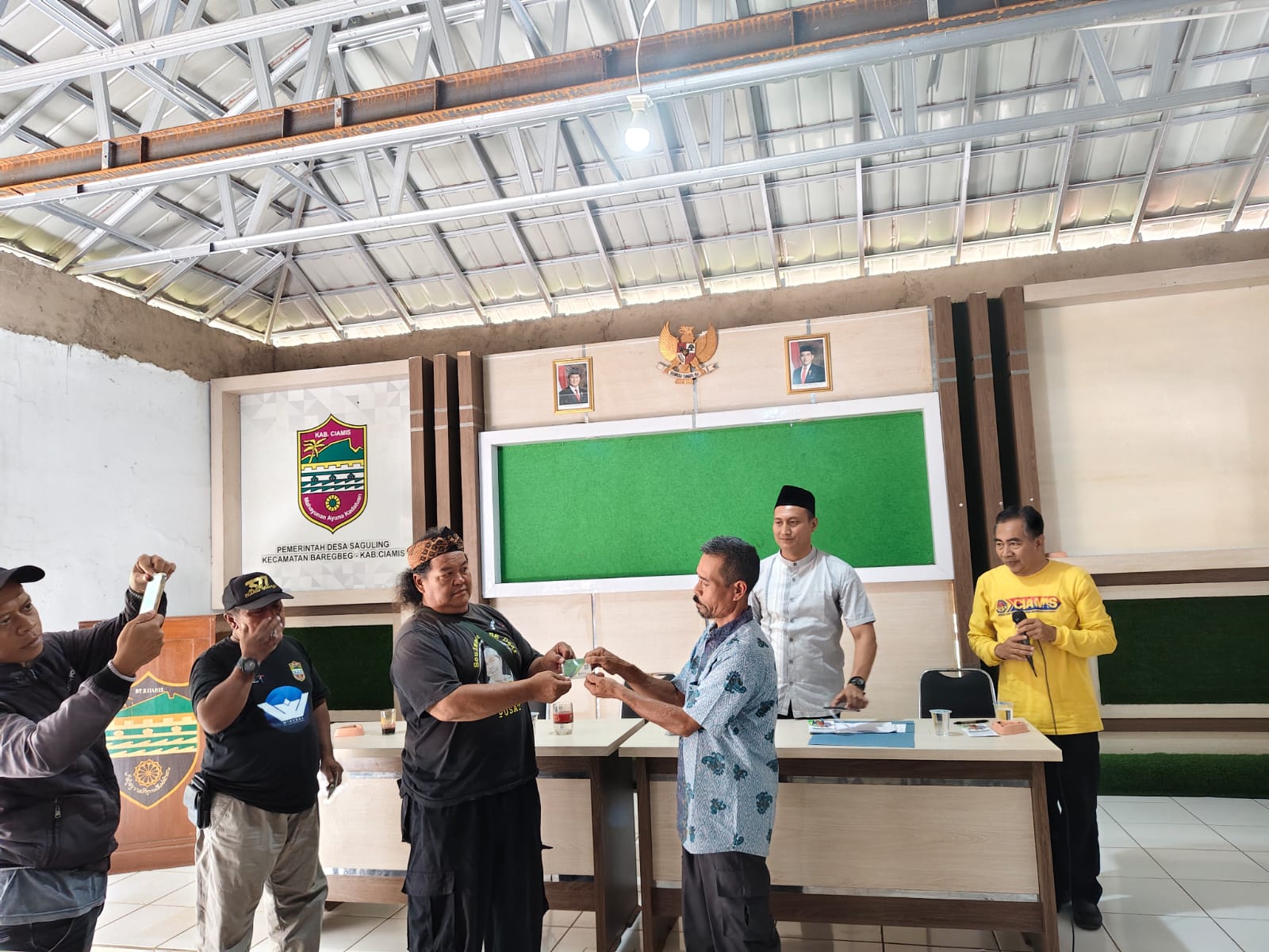 PEMBAGIAN KARTU BPJS KETENAGAKERJAAN BANTUAN DARI PROVINSI JAWA BARAT