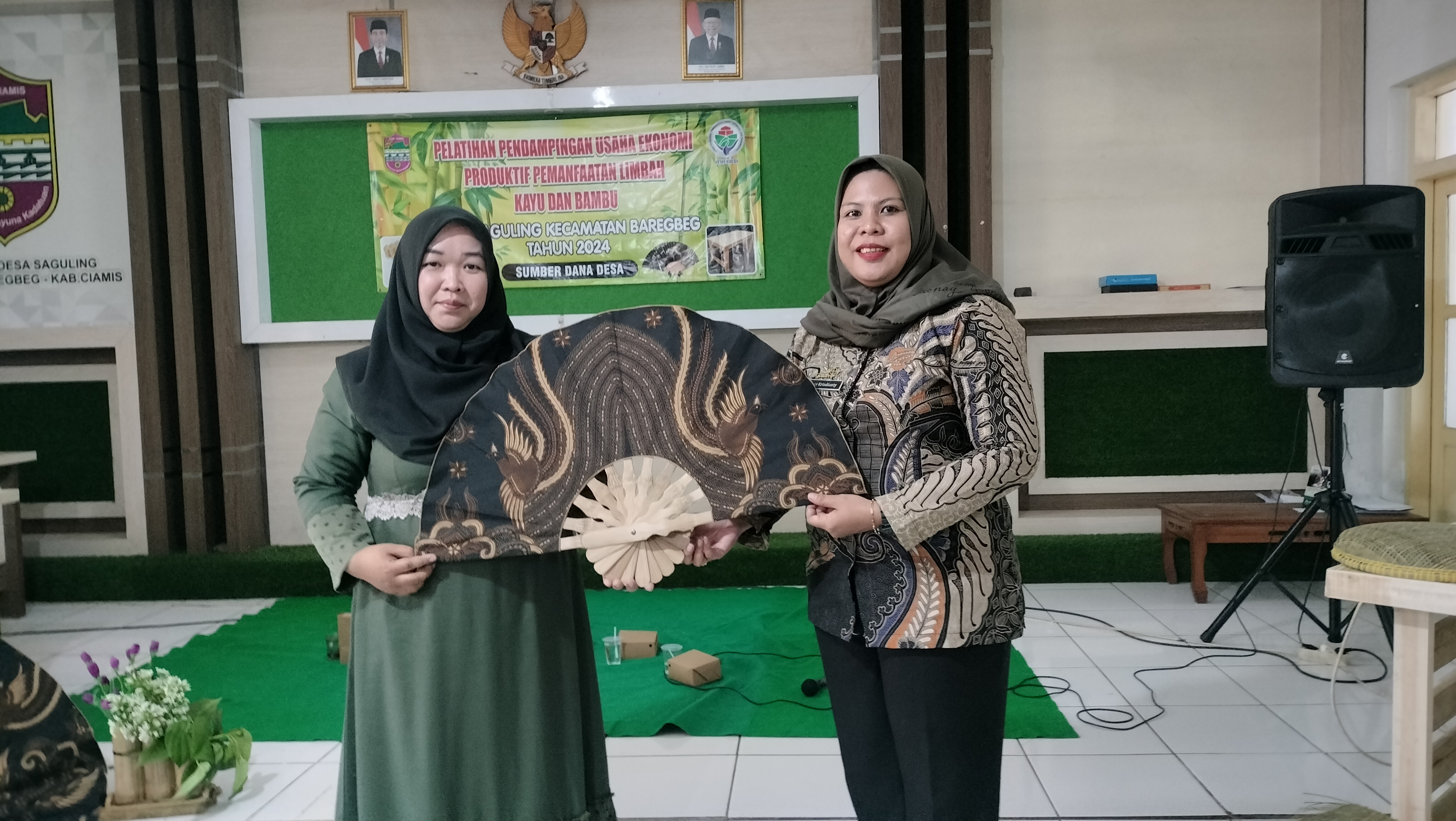 Pelatihan Pemanfaatan Limbah Kayu dan Bambu Menjadi Kria